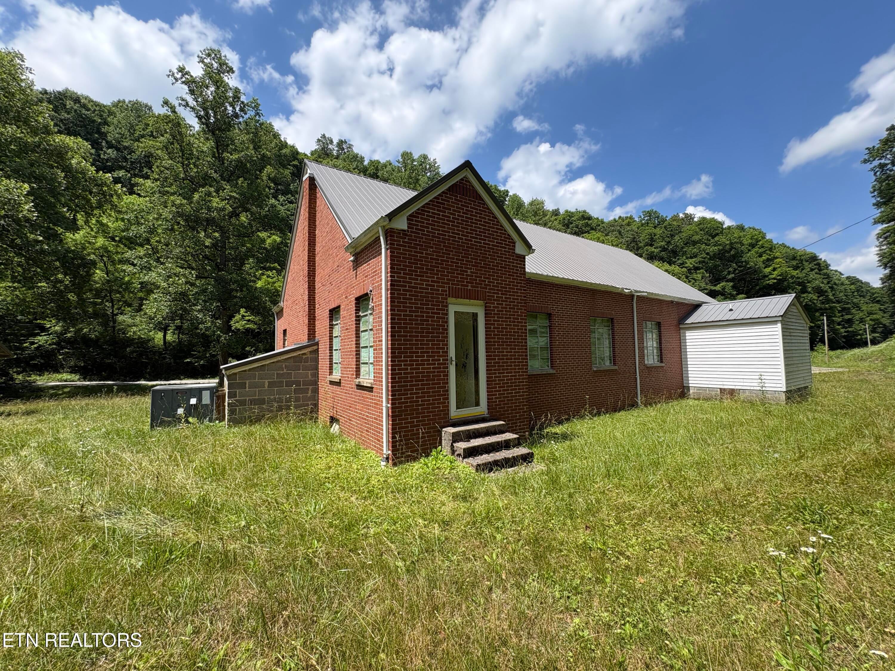 945 Lonesome Valley Rd