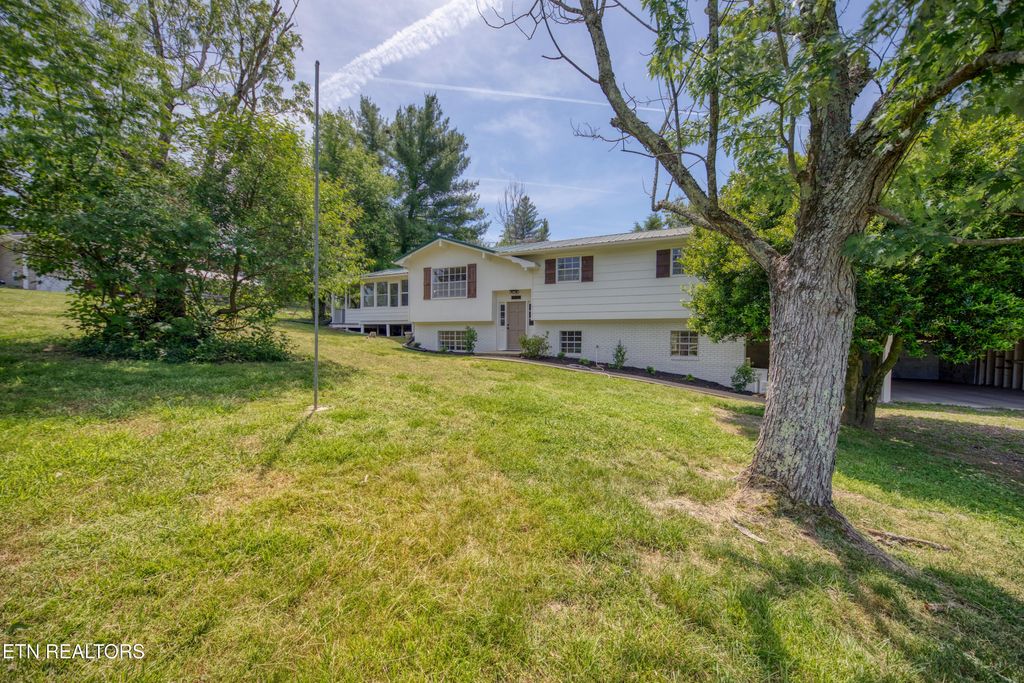 Photo of 808 Williamson Chapel Rd, Maryville, TN 37801 (MLS # 1339726)