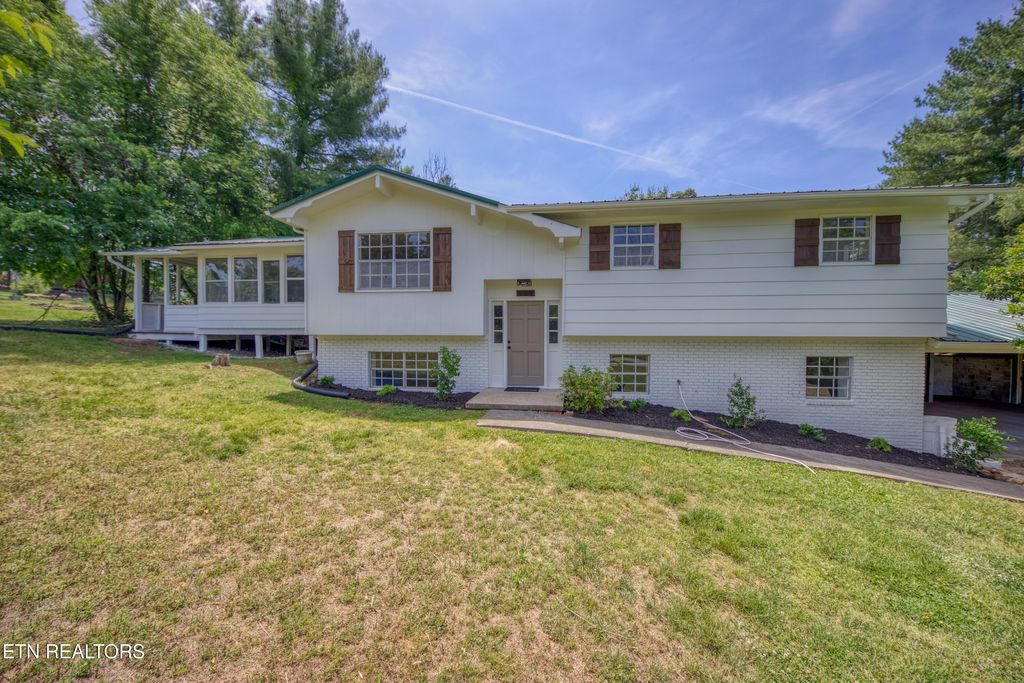 Photo of 808 Williamson Chapel Rd, Maryville, TN 37801 (MLS # 1339726)