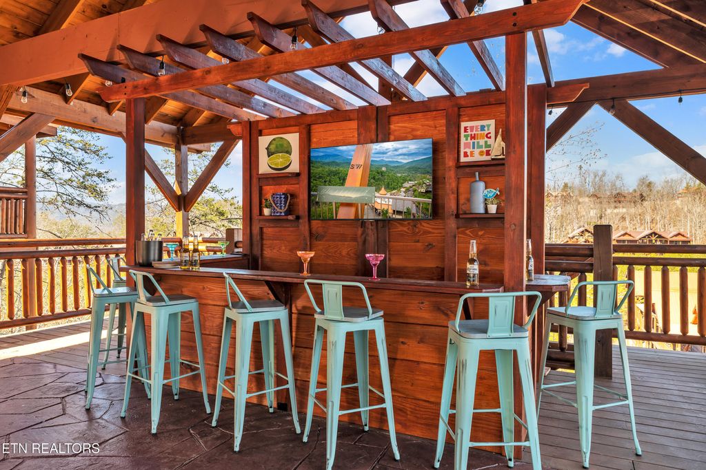 Photo of 2852 Owens Ridge Way, Sevierville, TN 37876 (MLS # 1333538)