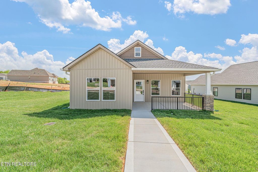 Photo of 921 Stratford Ave, Sweetwater, TN 37874 (MLS # 1331768)