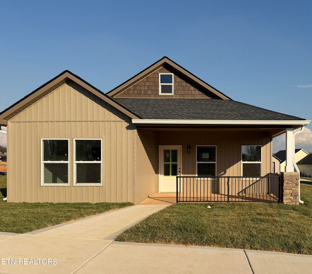 Photo of 921 Stratford Ave, Sweetwater, TN 37874 (MLS # 1331768)