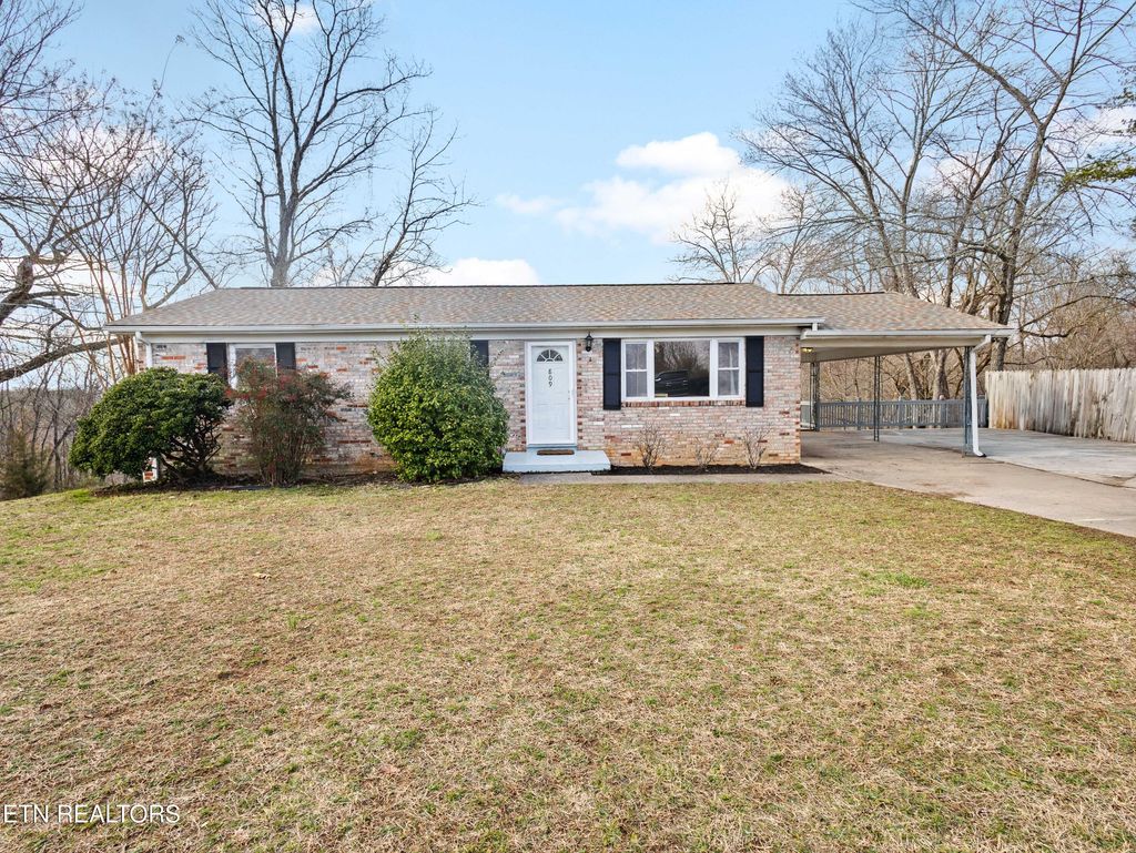 Photo of 809 W Ridgecrest Drive, Kingston, TN 37763 (MLS # 1322744)
