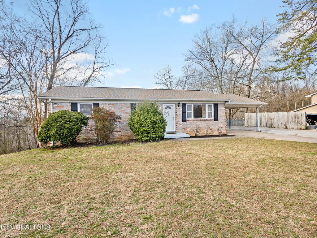 Photo of 809 W Ridgecrest Drive, Kingston, TN 37763 (MLS # 1322744)