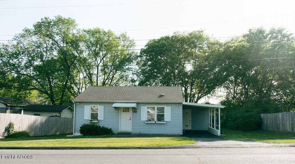 Photo of 307 Levi St, Maryville, TN 37804 (MLS # 1337513)