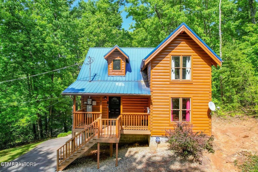 Photo of 2302 E View Drive, Sevierville, TN 37876 (MLS # 1317620)