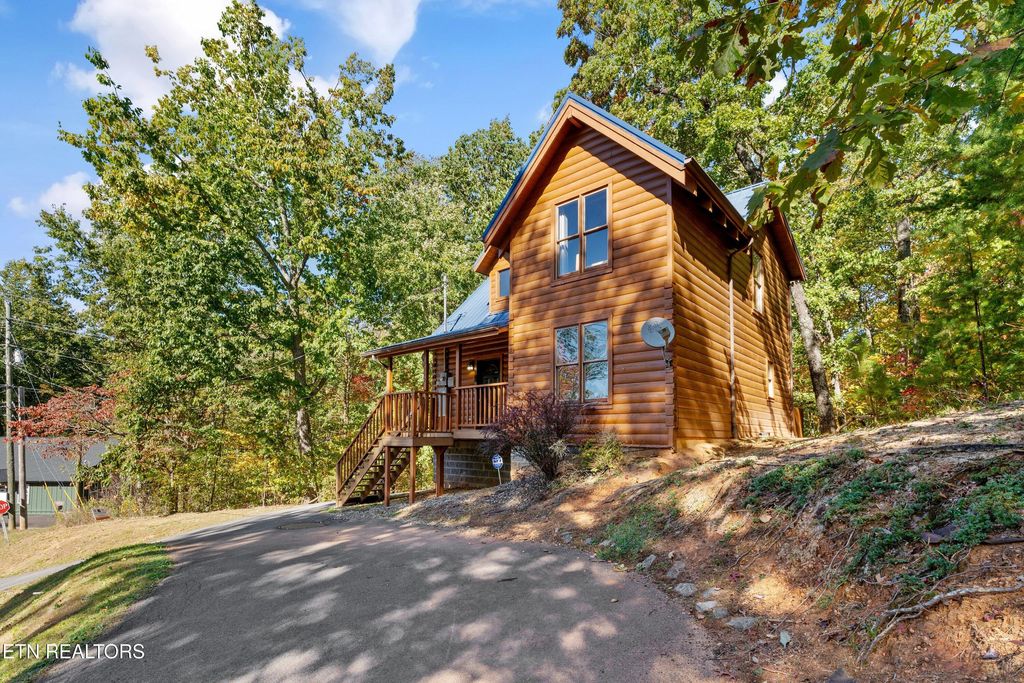 Photo of 2302 E View Drive, Sevierville, TN 37876 (MLS # 1317620)