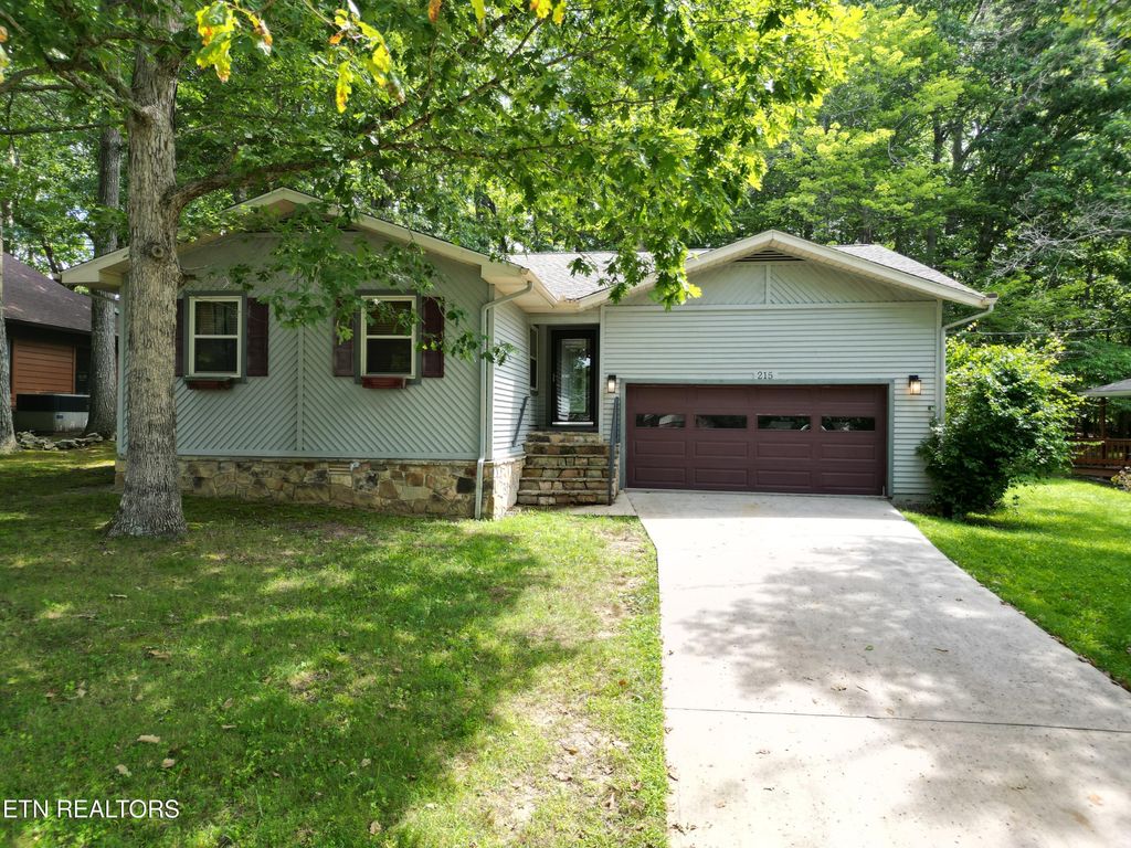 Photo of 215 Snead Drive, Crossville, TN 38558 (MLS # 1308489)
