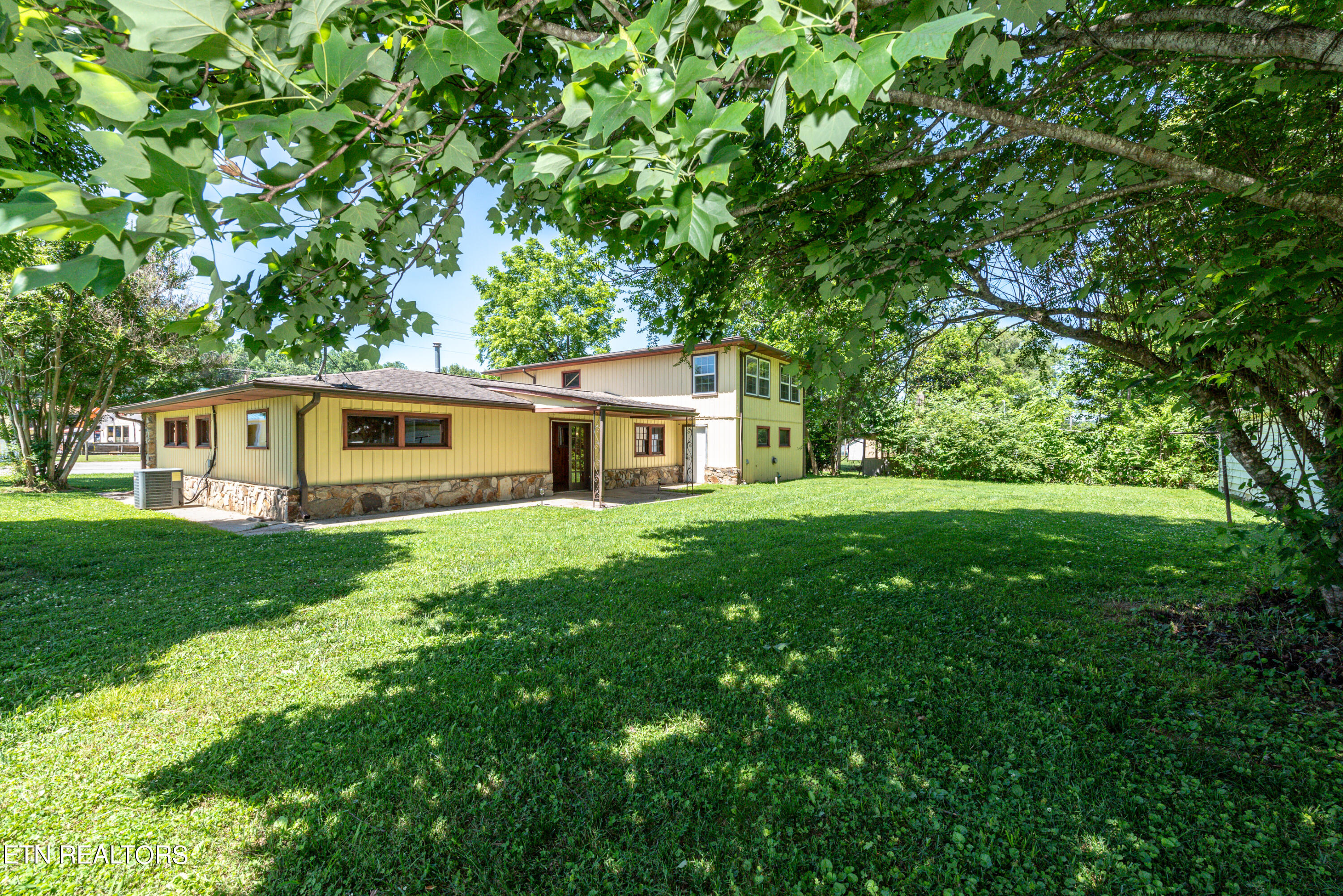8121 Old Highway 73