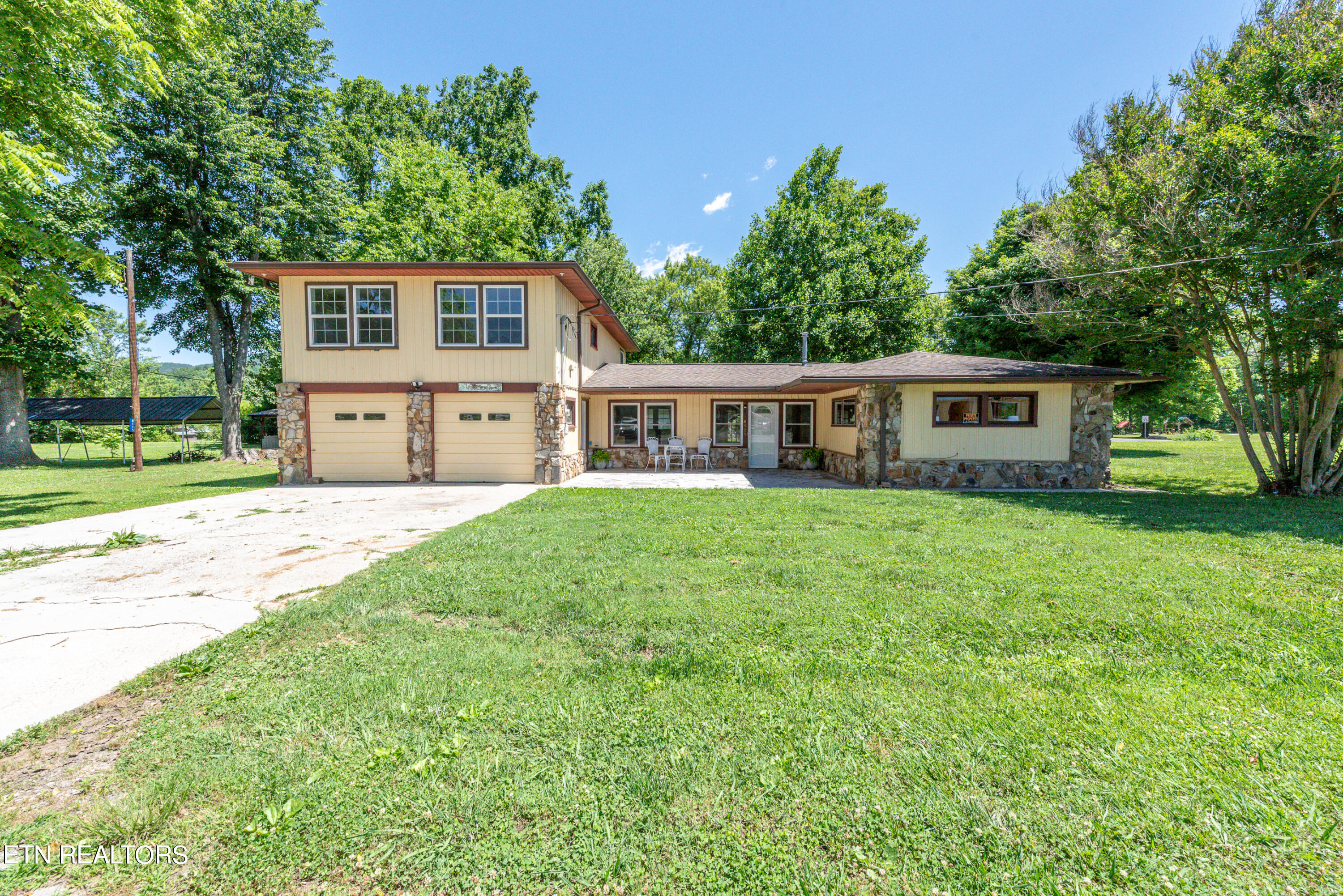 8121 Old Highway 73