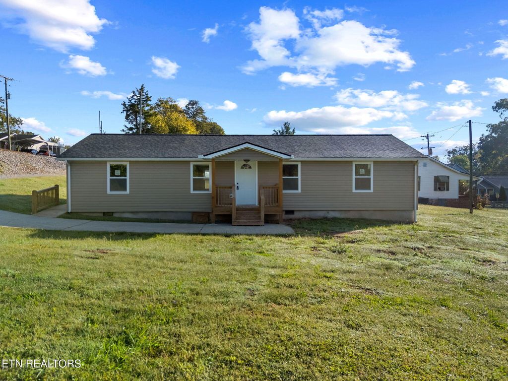 Photo of 303 Hillcrest St, Clinton, TN 37716 (MLS # 1330533)