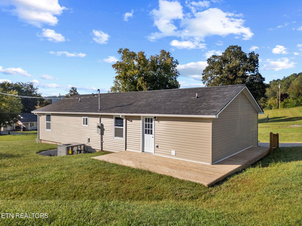 Photo of 303 Hillcrest St, Clinton, TN 37716 (MLS # 1330533)