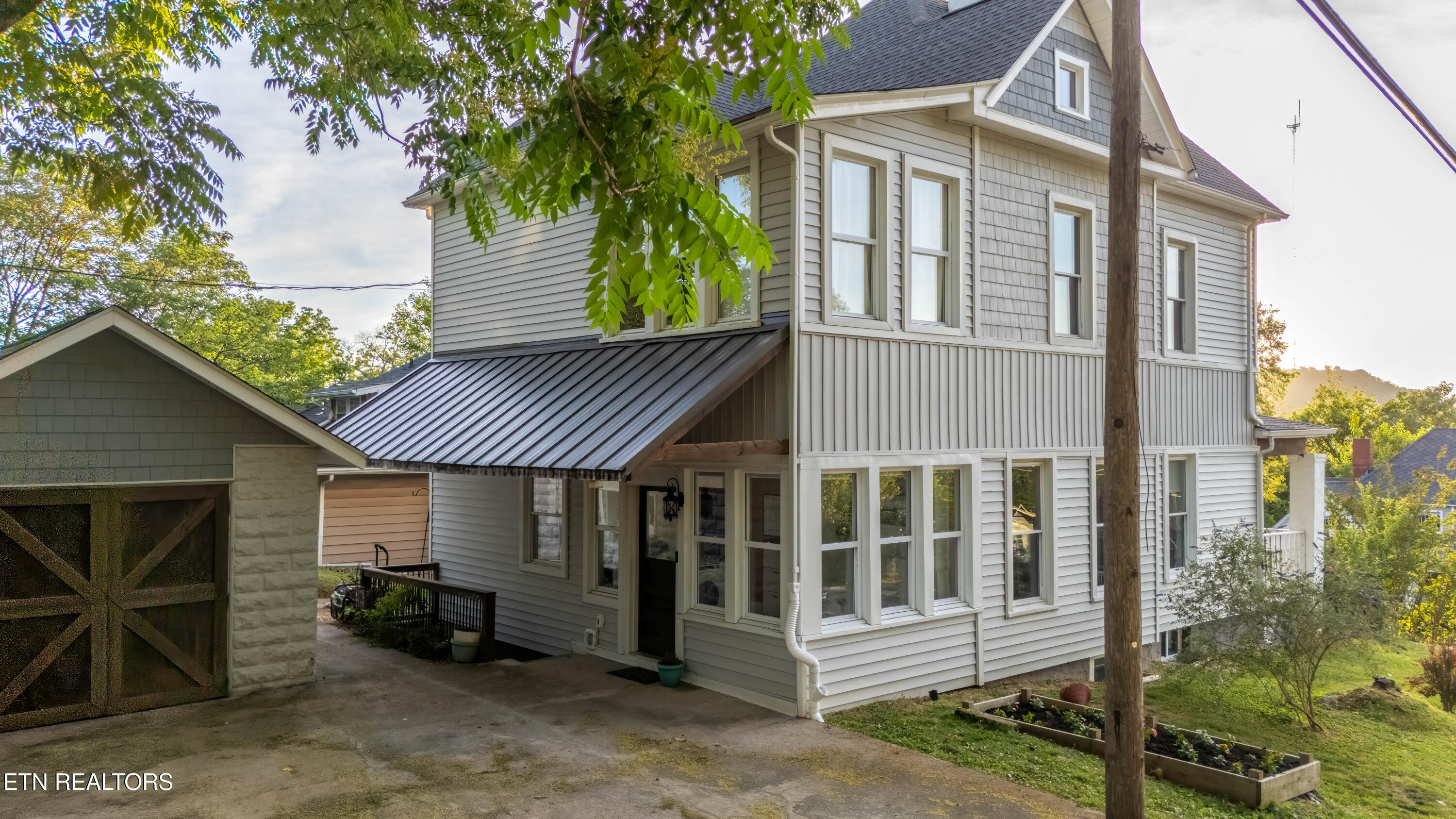 134 E Columbia Ave