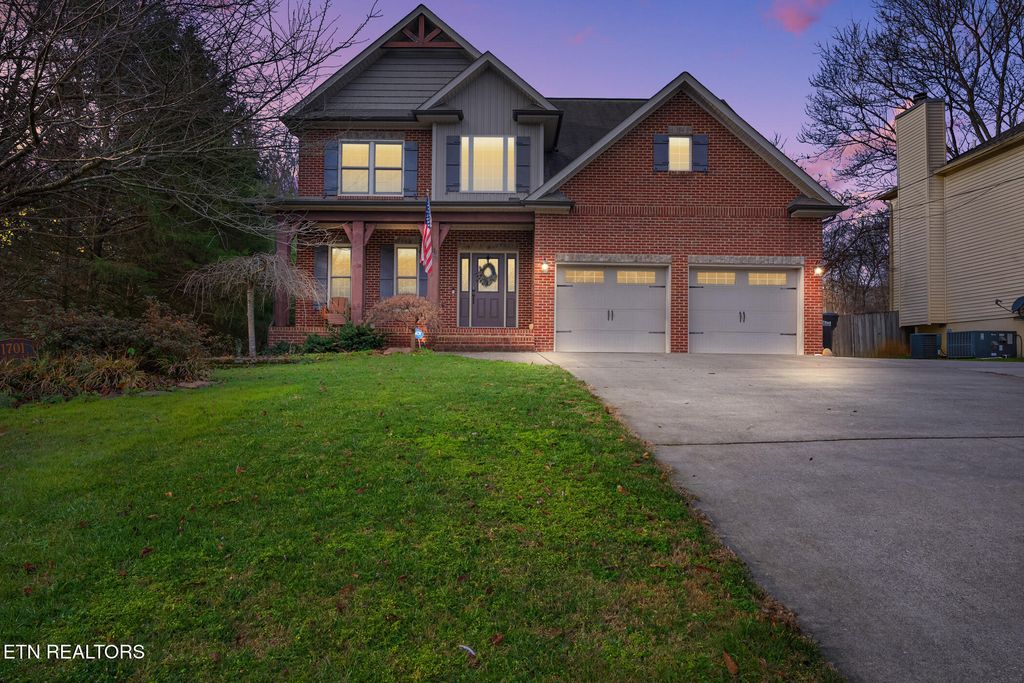 Photo of 1701 Gray Oaks Lane, Knoxville, TN 37932 (MLS # 1326112)