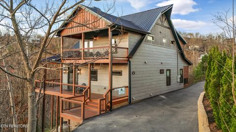 Photo of 561 Edgewood Drive, Gatlinburg, TN 37738 (MLS # 1332965)