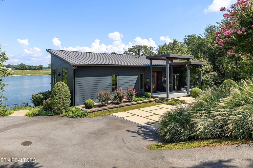 Photo of 4352 Gravelly Hills Rd, Louisville, TN 37777 (MLS # 1335207)