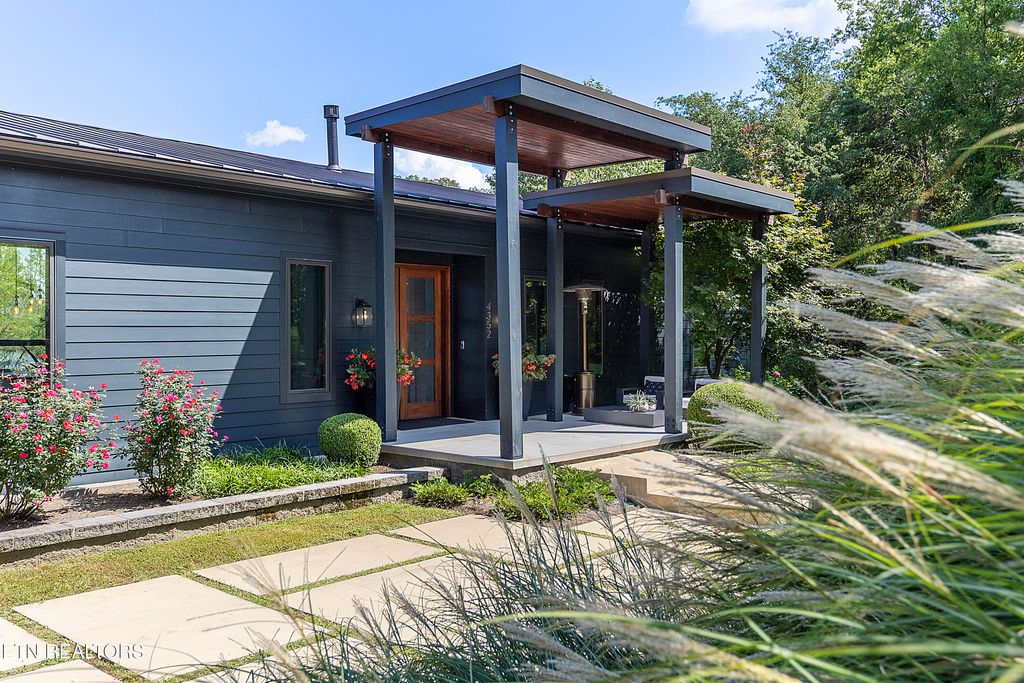 Photo of 4352 Gravelly Hills Rd, Louisville, TN 37777 (MLS # 1335207)