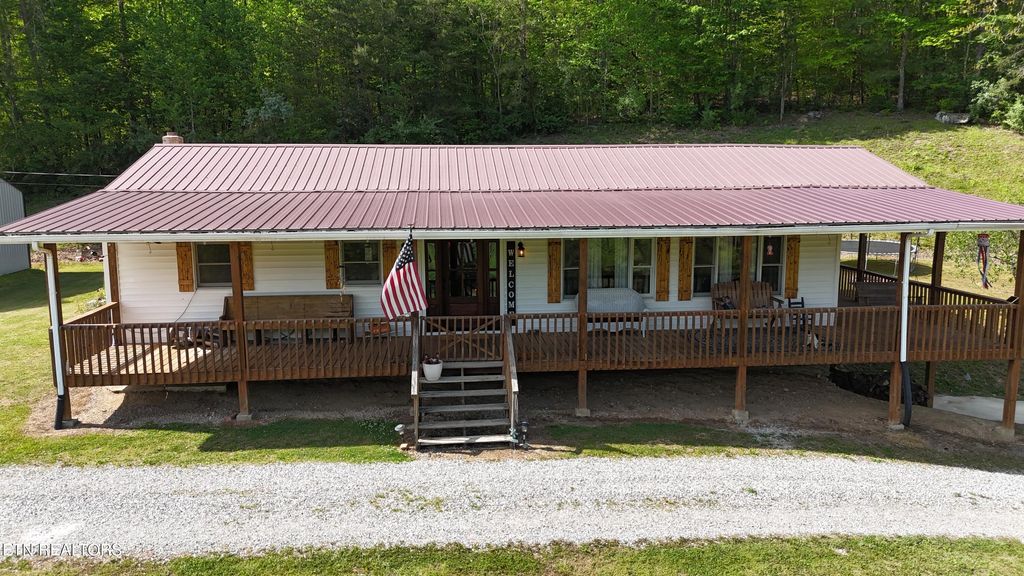 Photo of 1976 Smoky Creek Rd, Huntsville, TN 37756 (MLS # 1338550)