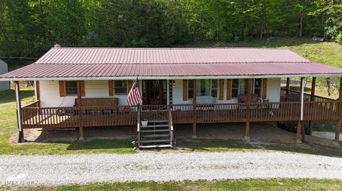 Photo of 1976 Smoky Creek Rd, Huntsville, TN 37756 (MLS # 1338550)