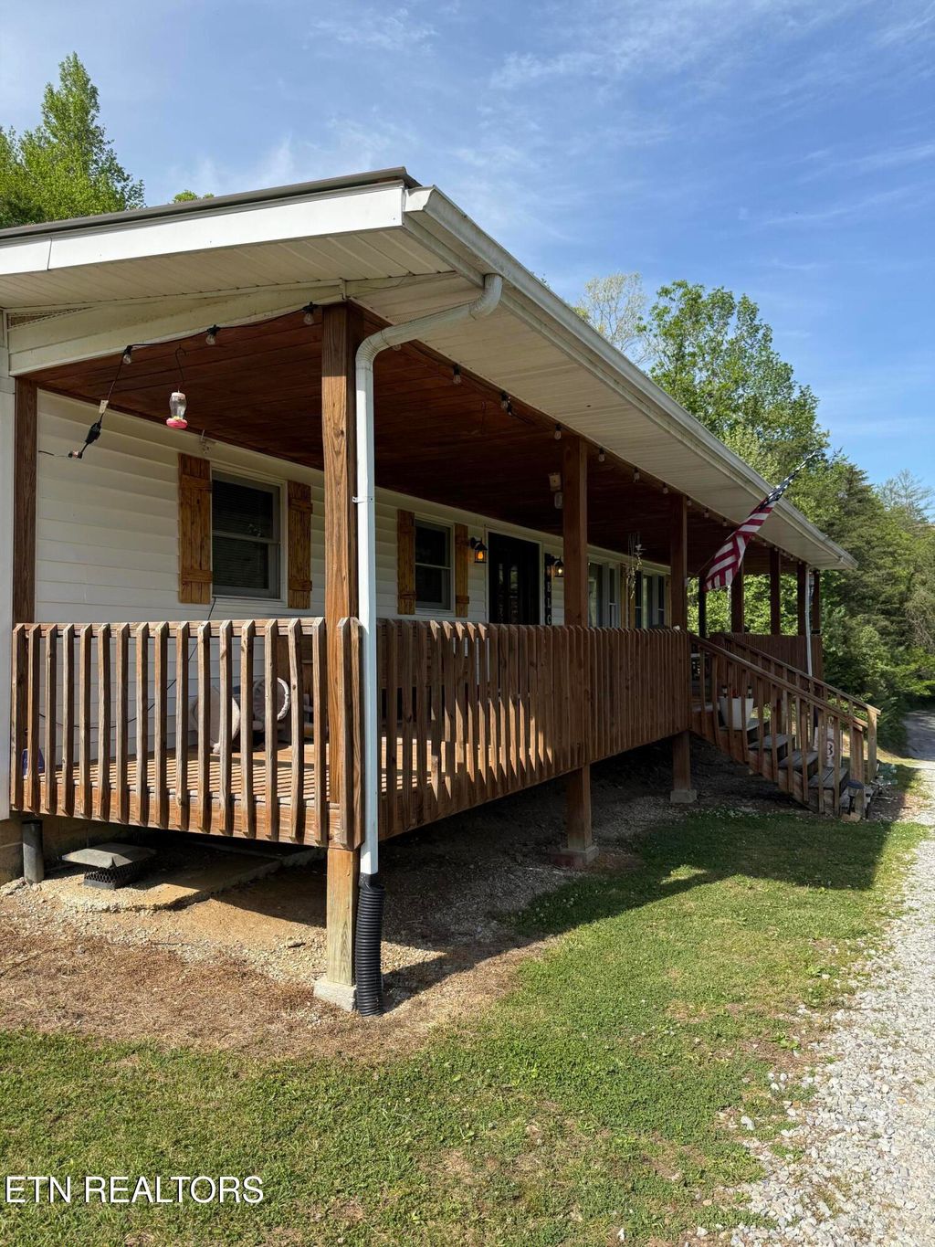 Photo of 1976 Smoky Creek Rd, Huntsville, TN 37756 (MLS # 1338550)