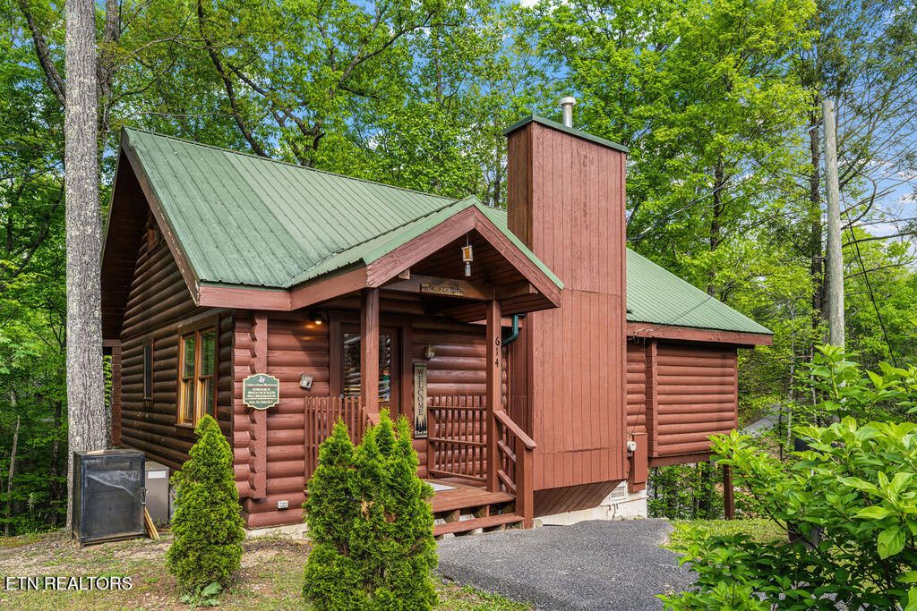Photo of 614 Hillbilly Haven Way, Gatlinburg, TN 37738 (MLS # 1299976)
