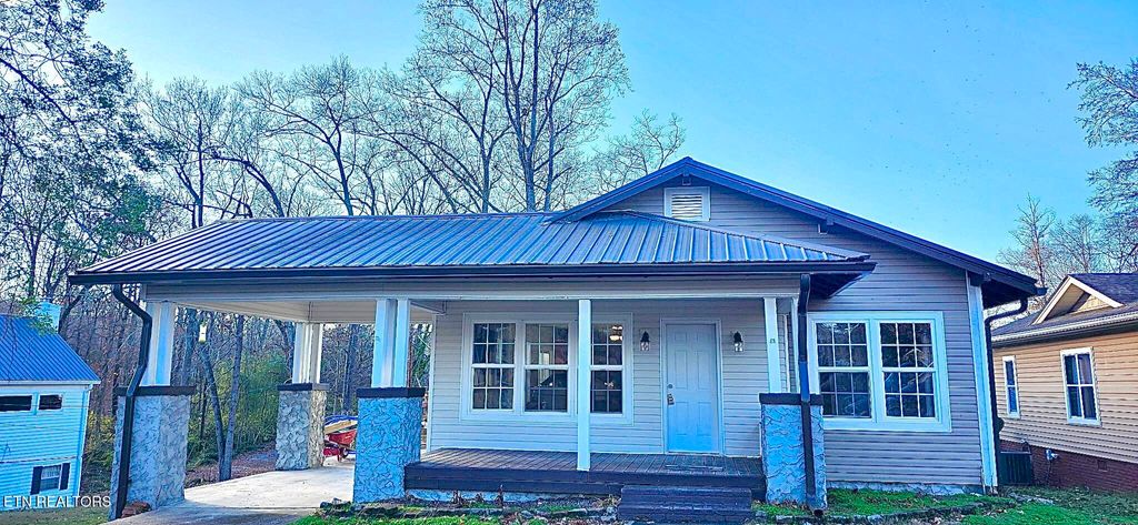 Photo of 1322 Pennsylvania Ave, Etowah, TN 37331 (MLS # 1326903)