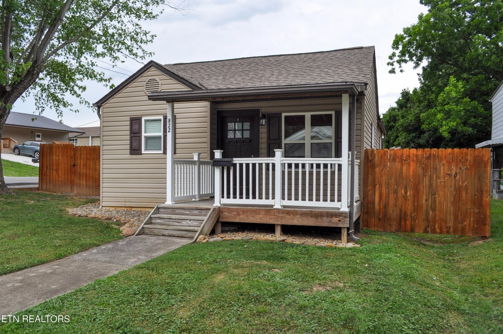 Photo of 822 Carson St, Greeneville, TN 37743 (MLS # 1345205)