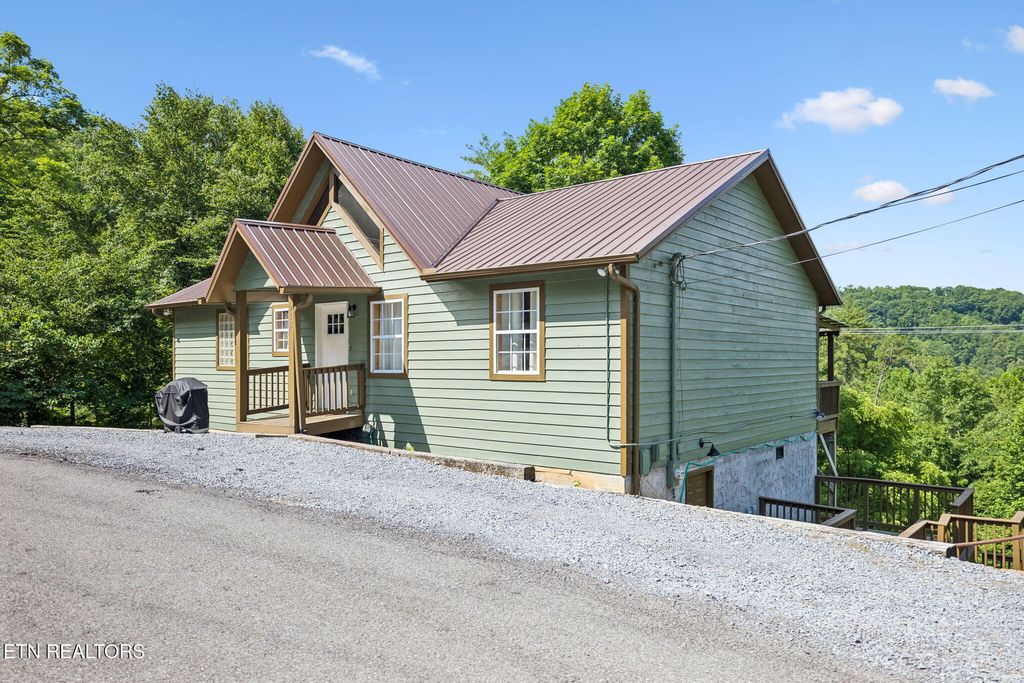 Photo of 916 Hideaway Hills Circle, Sevierville, TN 37862 (MLS # 1344586)