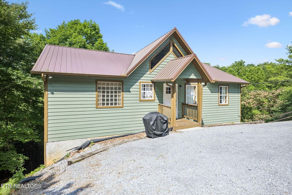 Photo of 916 Hideaway Hills Circle, Sevierville, TN 37862 (MLS # 1344586)
