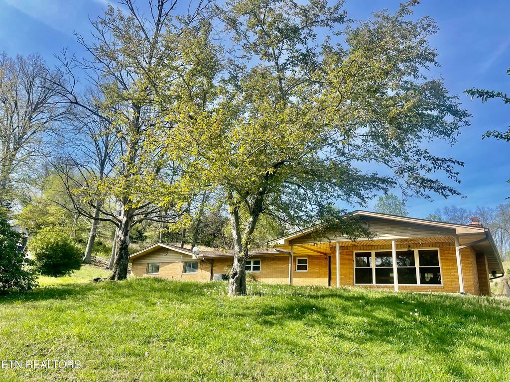 Photo of 980 Blue Top Rd, Tazewell, TN 37879 (MLS # 1335577)