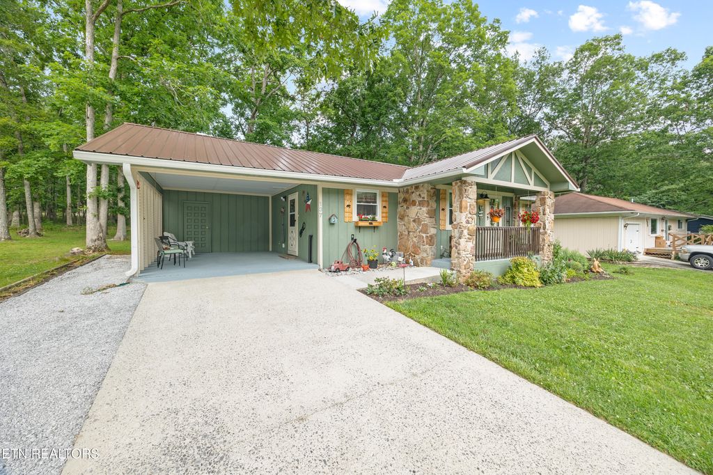 Photo of 137 Jasper Drive, Crossville, TN 38558 (MLS # 1306255)