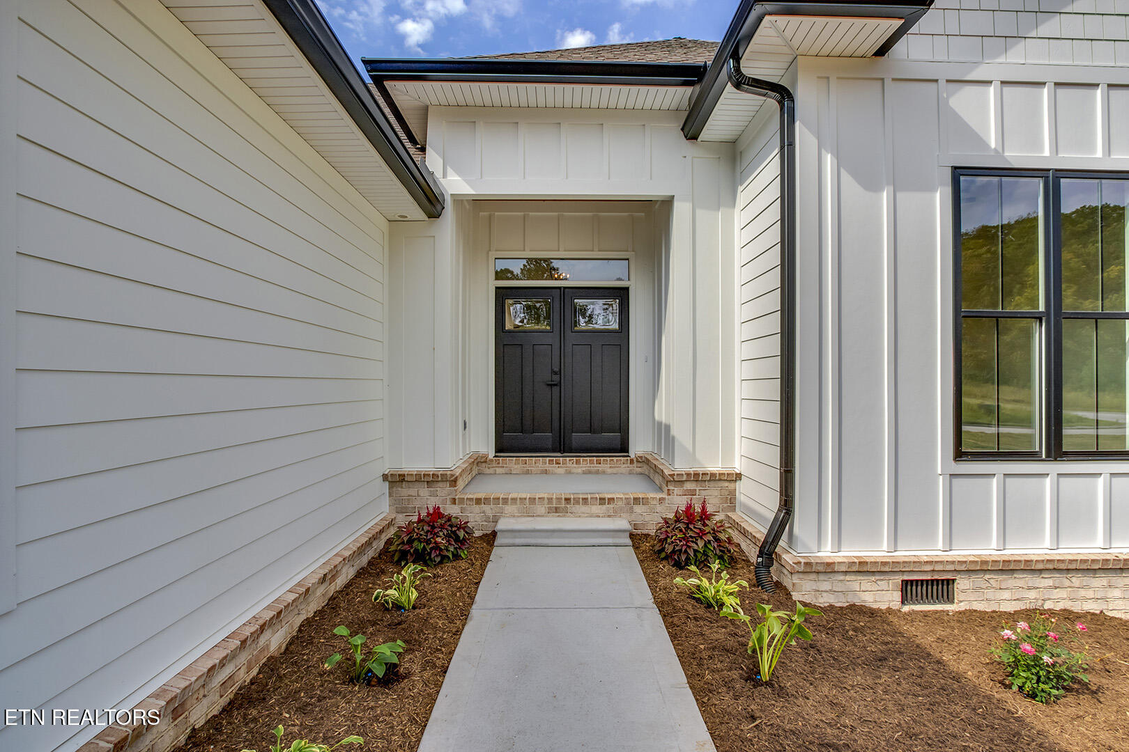 717 Twin Lakes Drive