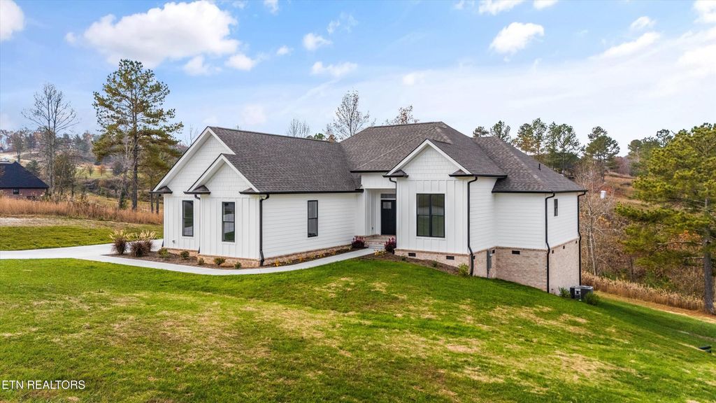 Photo of 717 Twin Lakes Drive, Loudon, TN 37774 (MLS # 1316010)