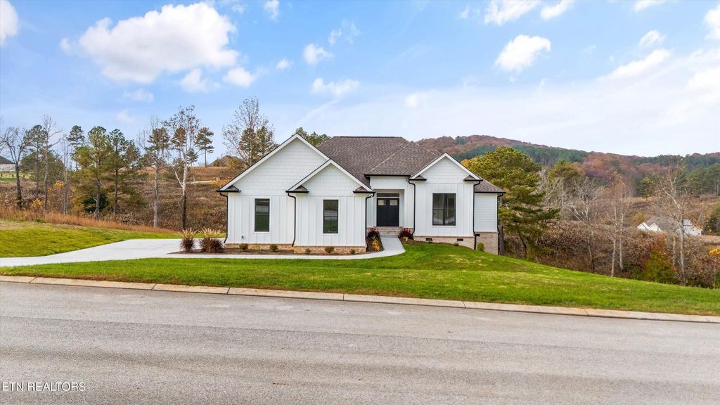 Photo of 717 Twin Lakes Drive, Loudon, TN 37774 (MLS # 1316010)