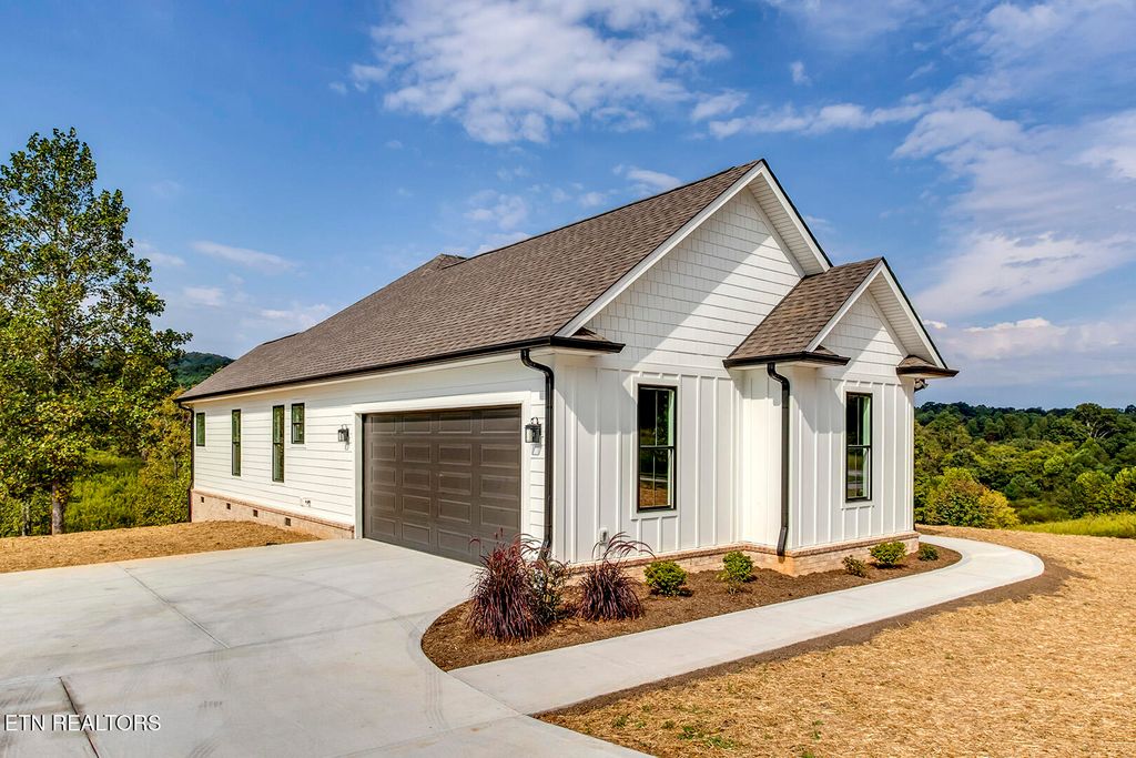 Photo of 717 Twin Lakes Drive, Loudon, TN 37774 (MLS # 1316010)