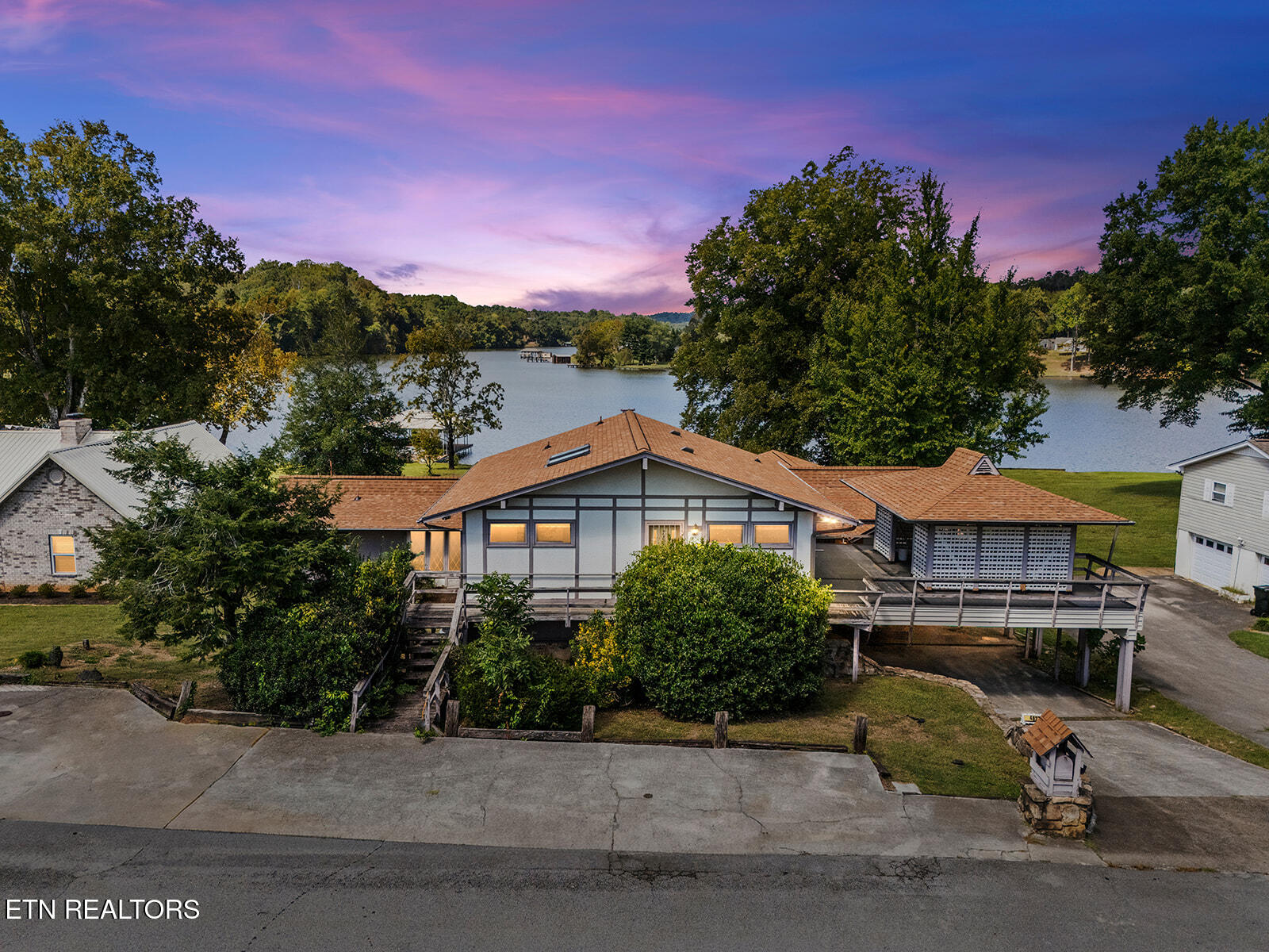 4827 Riversedge Rd