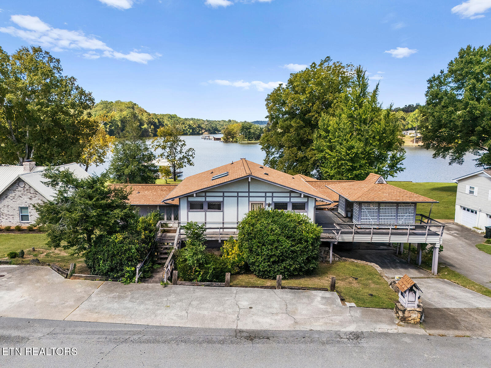 4827 Riversedge Rd