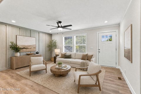 Tiny photo for 335 W Broad St, Clinton, TN 37716 (MLS # 1359788)