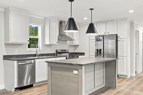 Tiny photo for 335 W Broad St, Clinton, TN 37716 (MLS # 1359788)