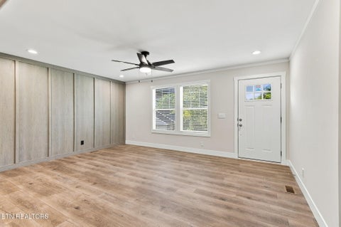 Tiny photo for 335 W Broad St, Clinton, TN 37716 (MLS # 1359788)