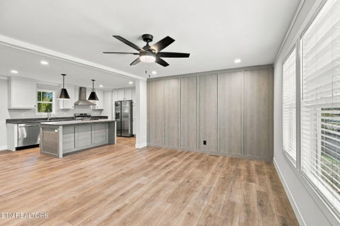 Tiny photo for 335 W Broad St, Clinton, TN 37716 (MLS # 1359788)