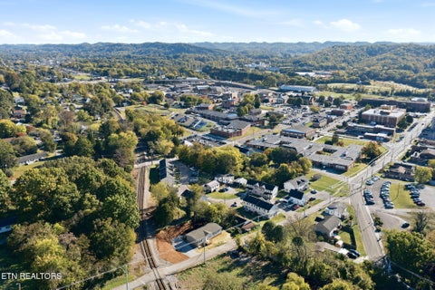 Tiny photo for 335 W Broad St, Clinton, TN 37716 (MLS # 1359788)