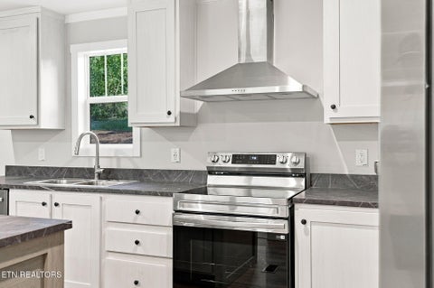 Tiny photo for 335 W Broad St, Clinton, TN 37716 (MLS # 1359788)