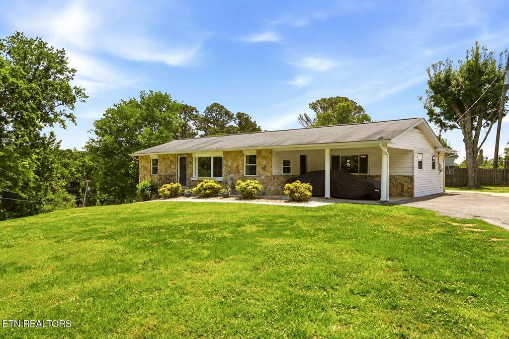 Photo of 211 Woodland Drive, Kingston, TN 37763 (MLS # 1340688)