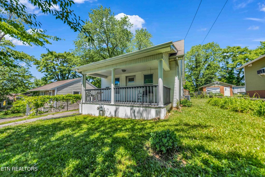Photo of 2730 Barton St, Knoxville, TN 37917 (MLS # 1340893)
