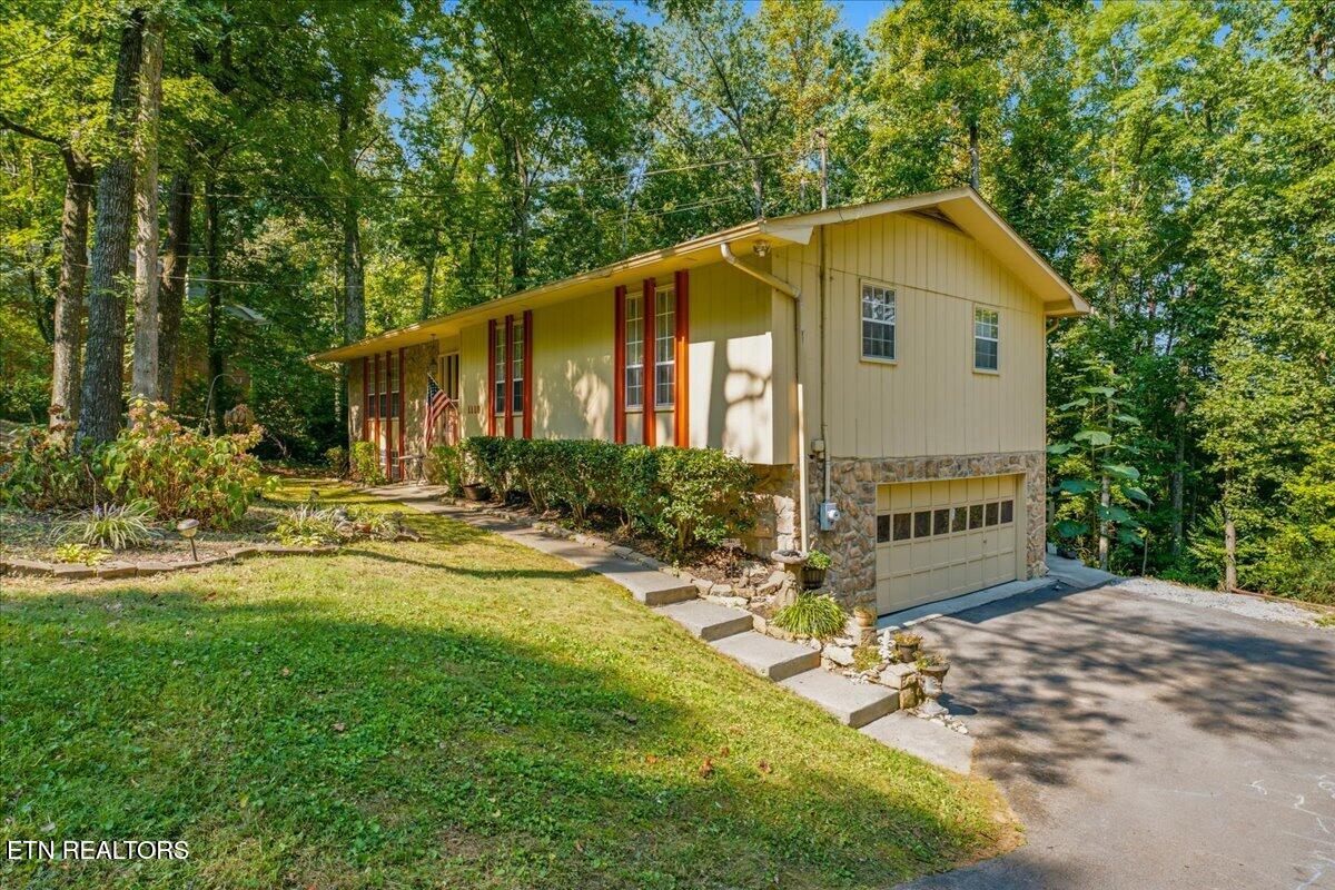 1119 W Outer Drive