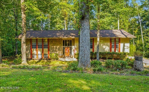 Photo of 1119 W Outer Drive, Oak Ridge, TN 37830 (MLS # 1354700)