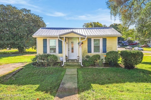 Photo of 711 N B St, Lenoir City, TN 37771 (MLS # 1359909)