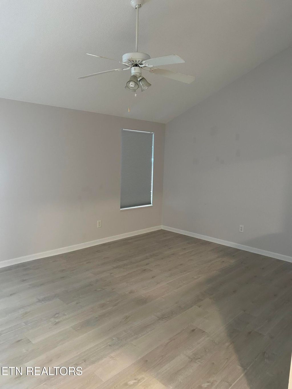 Photo of 338 Hawthorne Oaks Way, Powell, TN 37849 (MLS # 1328717)