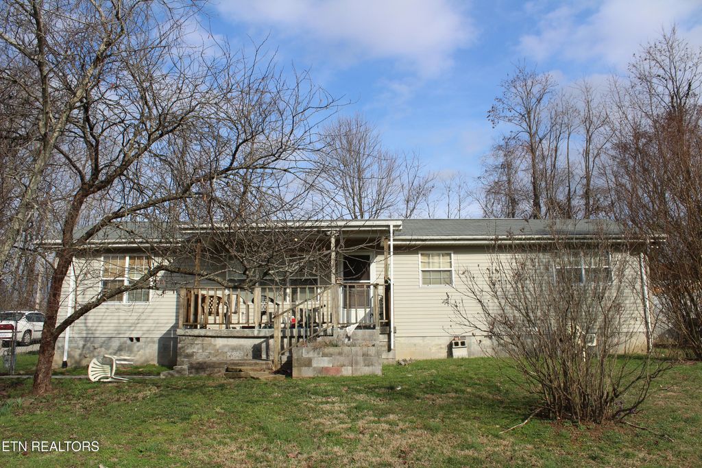 Photo of 905 Mitchell Lane, Jamestown, TN 38556 (MLS # 1331423)